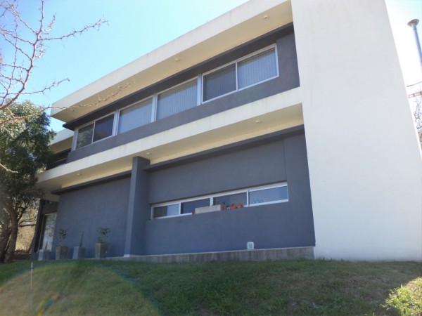 VENDO CASA DE 3 DORM. COUNTRY TIERRALTA. EXCELENTE CALIDAD!!!