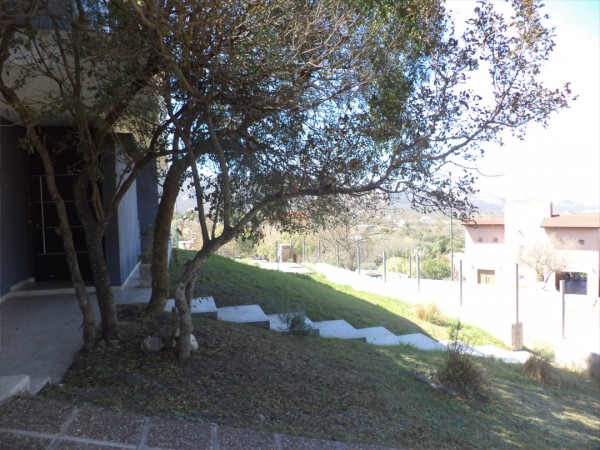 VENDO CASA DE 3 DORM. COUNTRY TIERRALTA. EXCELENTE CALIDAD!!!