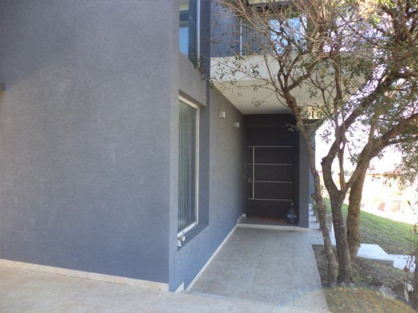 VENDO CASA DE 3 DORM. COUNTRY TIERRALTA. EXCELENTE CALIDAD!!!