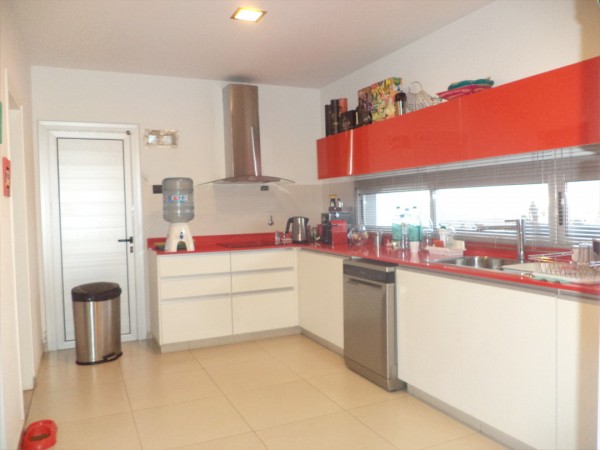 VENDO CASA DE 3 DORM. COUNTRY TIERRALTA. EXCELENTE CALIDAD!!!