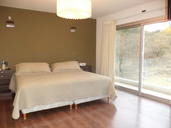 VENDO CASA DE 3 DORM. COUNTRY TIERRALTA. EXCELENTE CALIDAD!!!