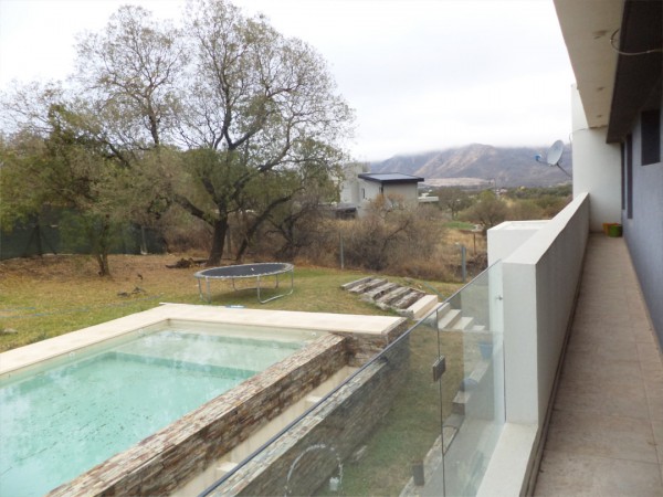 VENDO CASA DE 3 DORM. COUNTRY TIERRALTA. EXCELENTE CALIDAD!!!