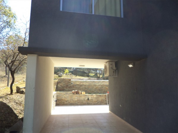 VENDO CASA DE 3 DORM. COUNTRY TIERRALTA. EXCELENTE CALIDAD!!!