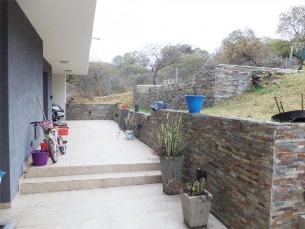 VENDO CASA DE 3 DORM. COUNTRY TIERRALTA. EXCELENTE CALIDAD!!!