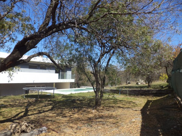 VENDO CASA DE 3 DORM. COUNTRY TIERRALTA. EXCELENTE CALIDAD!!!