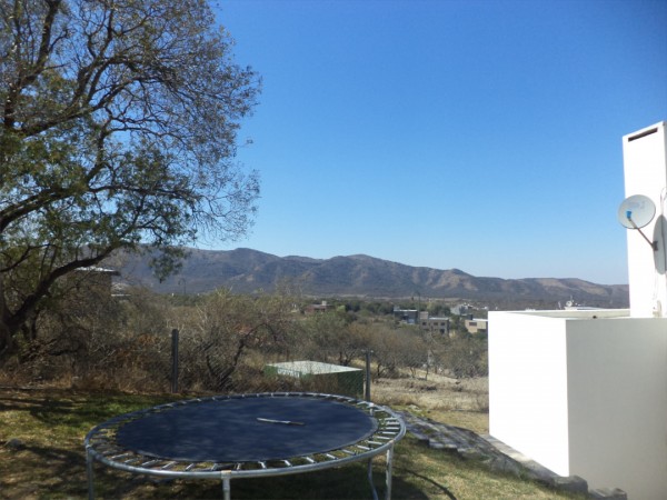 VENDO CASA DE 3 DORM. COUNTRY TIERRALTA. EXCELENTE CALIDAD!!!