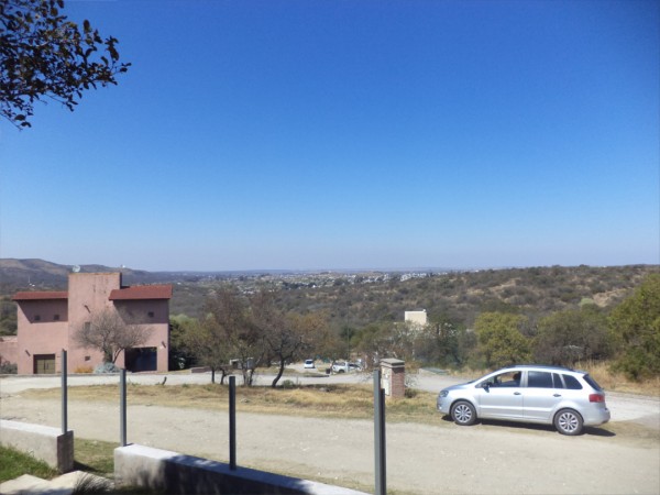 VENDO CASA DE 3 DORM. COUNTRY TIERRALTA. EXCELENTE CALIDAD!!!