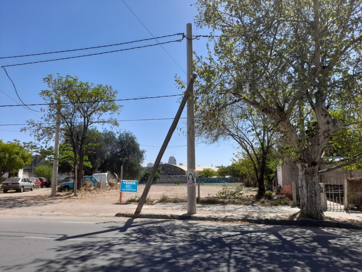 TERRENO EN VENTA B° SAN VICENTE. 400 m2. C/ESCRITURA. IDEAL GALPON O DEPOSITO!!!