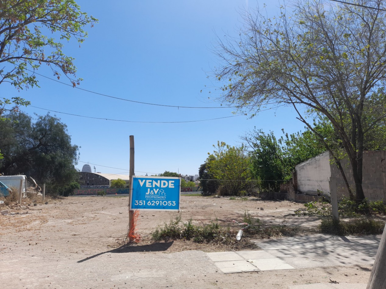 TERRENO EN VENTA B° SAN VICENTE. 400 m2. C/ESCRITURA. IDEAL GALPON O DEPOSITO!!!