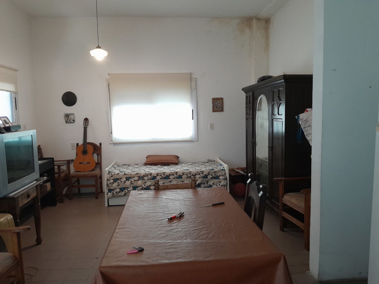 VENDO CASA 2 DORM. B° TALLERES ESTE. PERMUTA X DEPTO B° ALBERDI O CENTRO