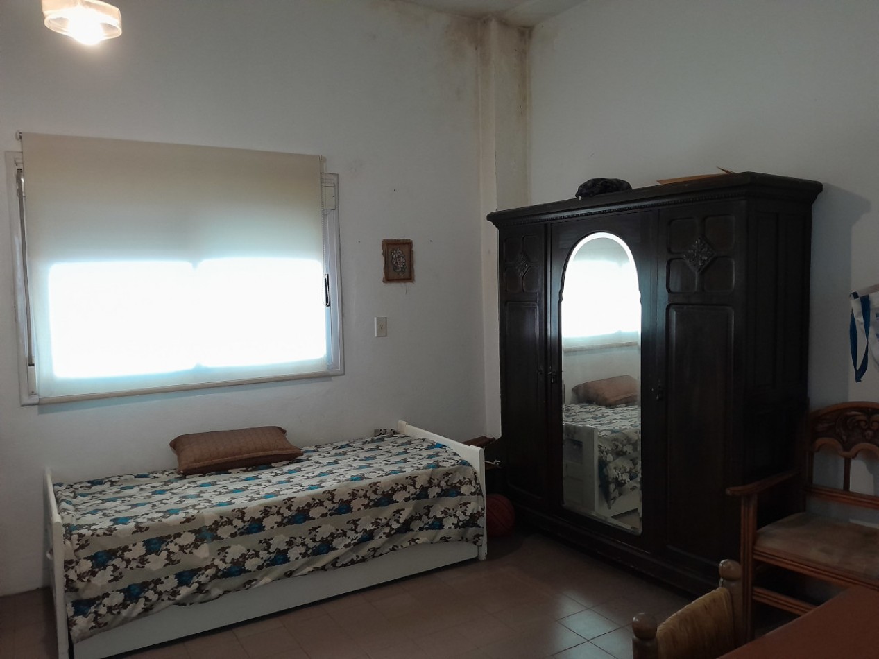 VENDO CASA 2 DORM. B° TALLERES ESTE. PERMUTA X DEPTO B° ALBERDI O CENTRO