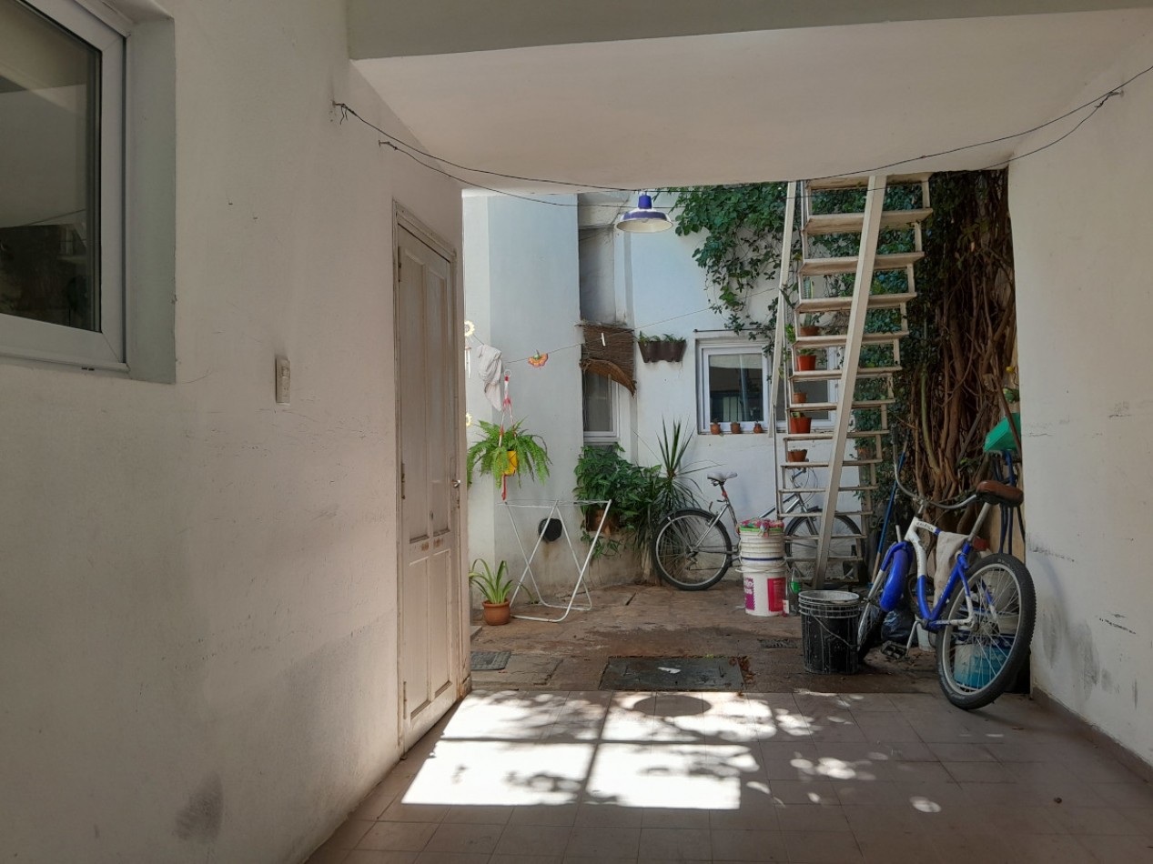 VENDO CASA 2 DORM. B° TALLERES ESTE. PERMUTA X DEPTO B° ALBERDI O CENTRO