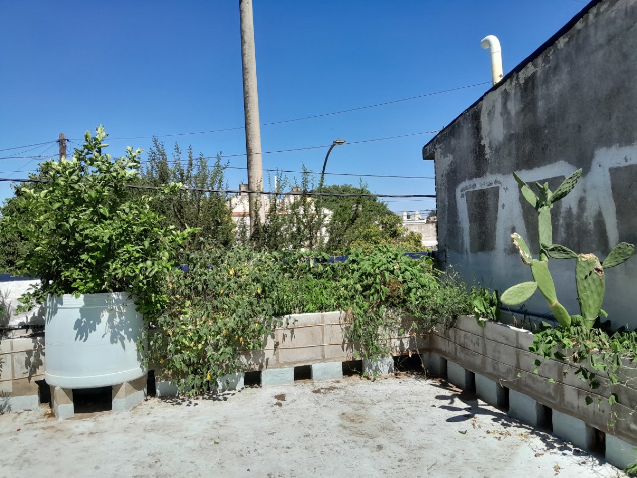 VENDO CASA 2 DORM. B° TALLERES ESTE. PERMUTA X DEPTO B° ALBERDI O CENTRO
