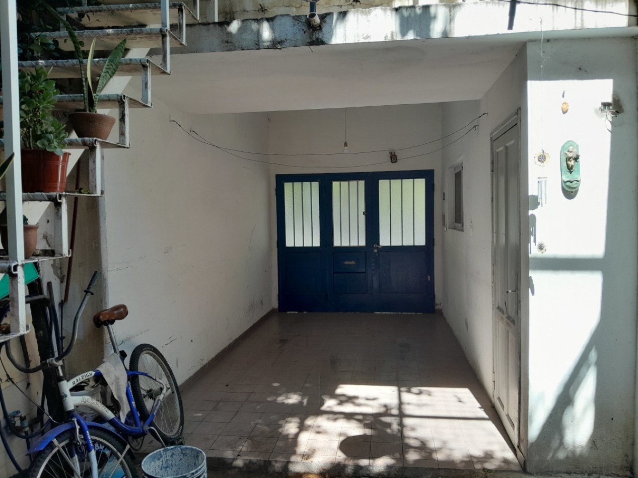 VENDO CASA 2 DORM. B° TALLERES ESTE. PERMUTA X DEPTO B° ALBERDI O CENTRO