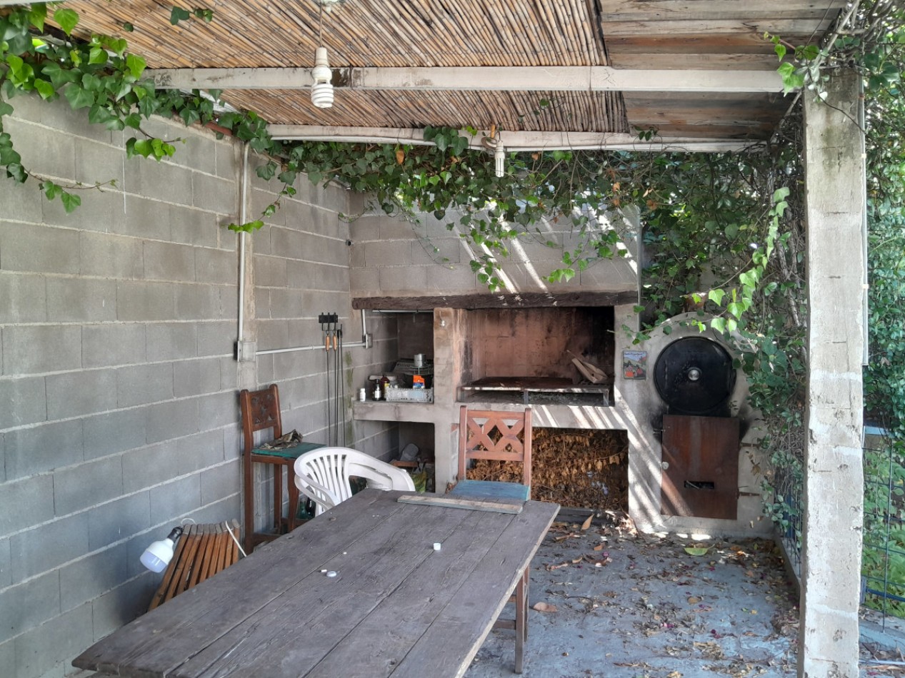 VENDO CASA 2 DORM. B° TALLERES ESTE. PERMUTA X DEPTO B° ALBERDI O CENTRO