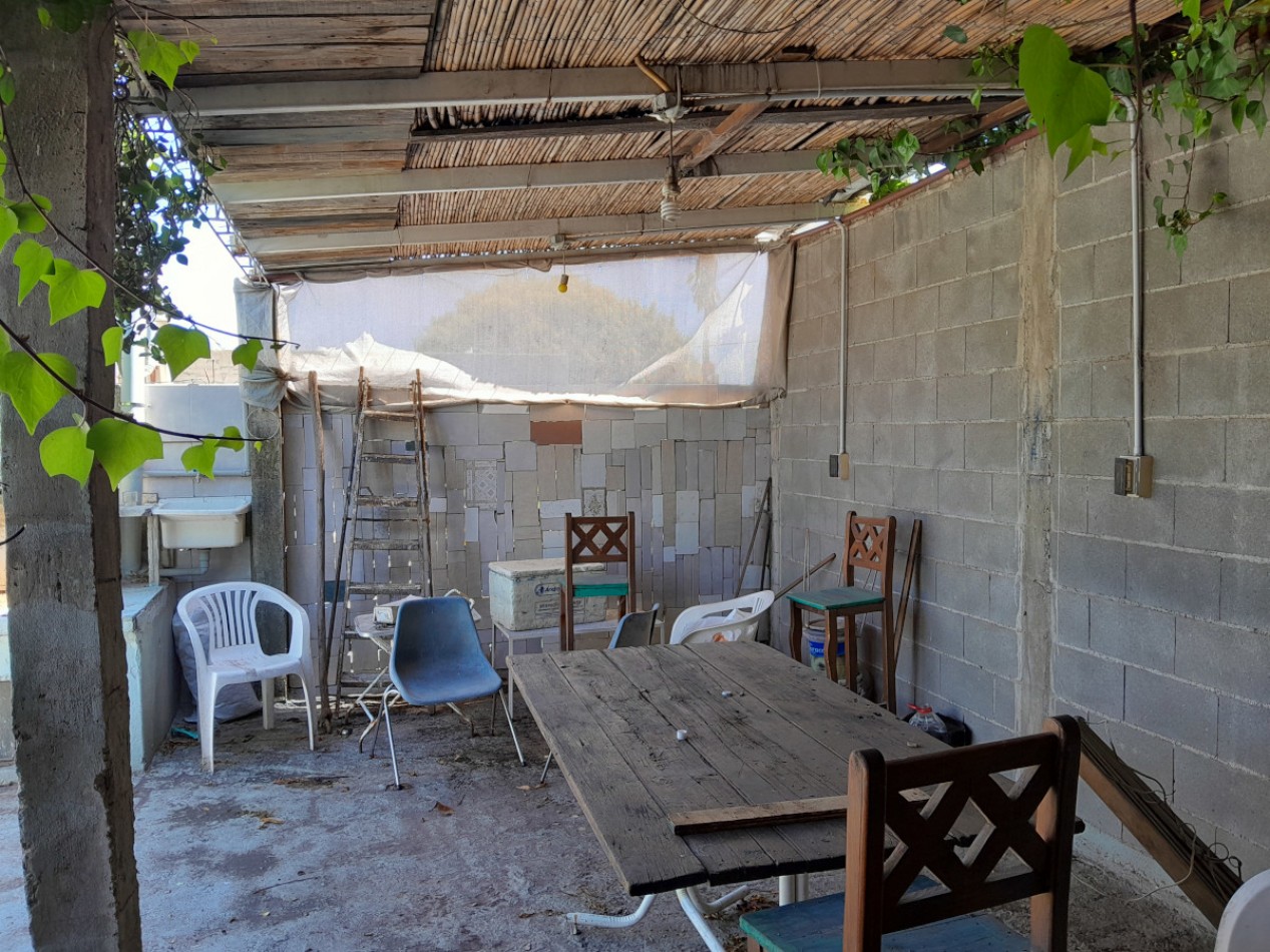 VENDO CASA 2 DORM. B° TALLERES ESTE. PERMUTA X DEPTO B° ALBERDI O CENTRO