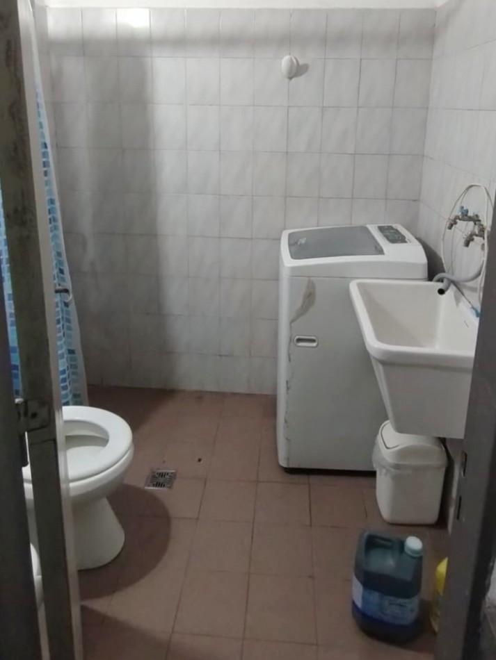 VENDO CASA 2 DORM. B° TALLERES ESTE. PERMUTA X DEPTO B° ALBERDI O CENTRO
