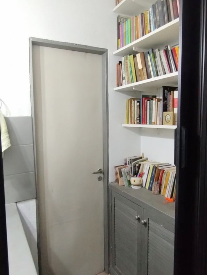 VENDO CASA 2 DORM. B° TALLERES ESTE. PERMUTA X DEPTO B° ALBERDI O CENTRO
