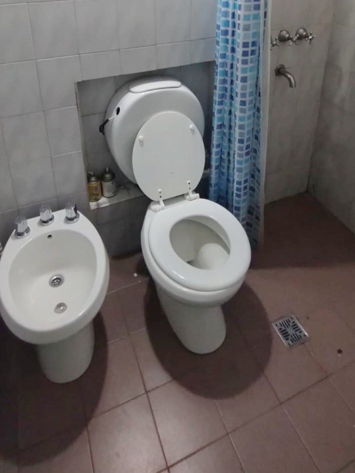 VENDO CASA 2 DORM. B° TALLERES ESTE. PERMUTA X DEPTO B° ALBERDI O CENTRO