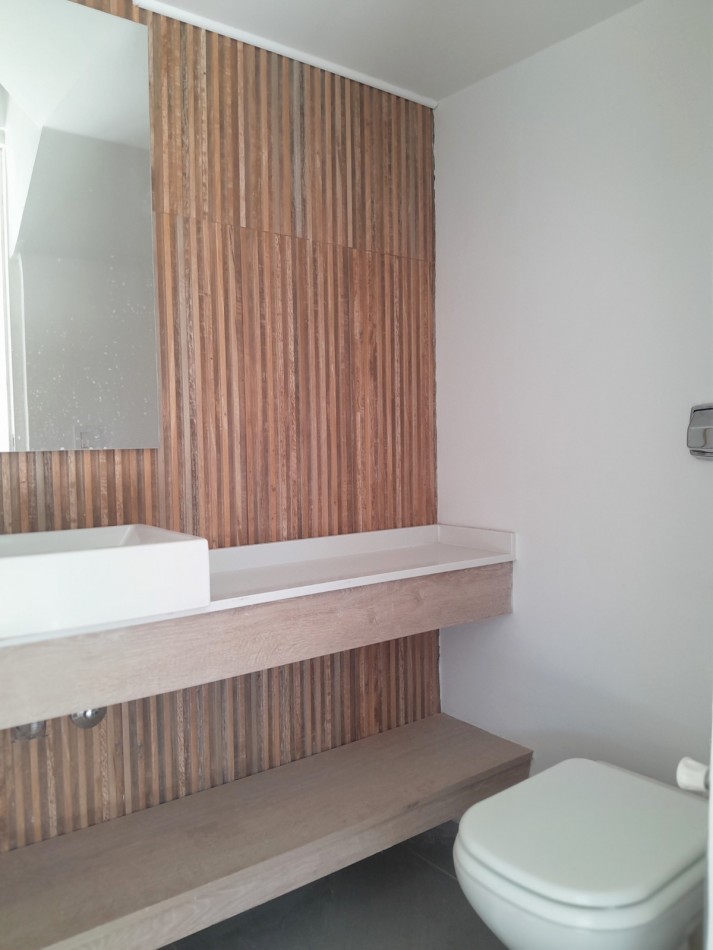 VENDO DUPLEX 3 DORM. + COCHERA HOUSING DISTRITO VEINTE B° NUEVO POETA LUGONES. A ESTRENAR!!!
