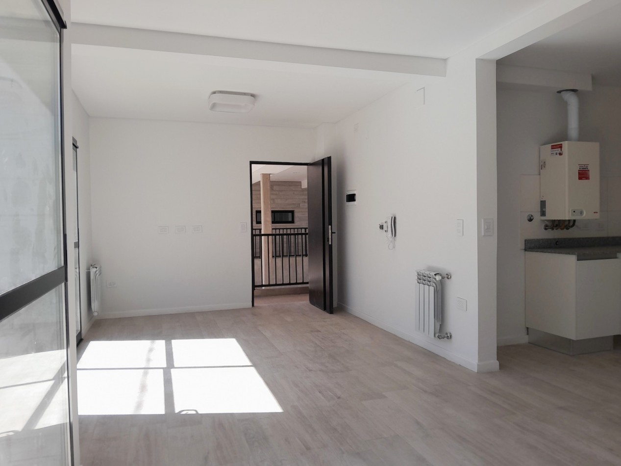 VENDO DUPLEX 3 DORM. + COCHERA HOUSING DISTRITO VEINTE B° NUEVO POETA LUGONES. A ESTRENAR!!!