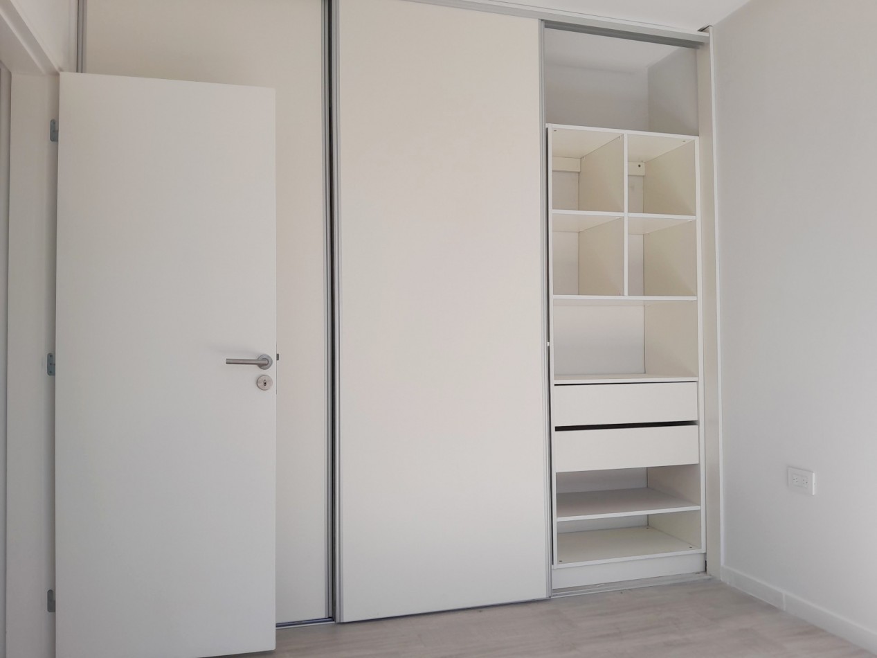 VENDO DUPLEX 3 DORM. + COCHERA HOUSING DISTRITO VEINTE B° NUEVO POETA LUGONES. A ESTRENAR!!!