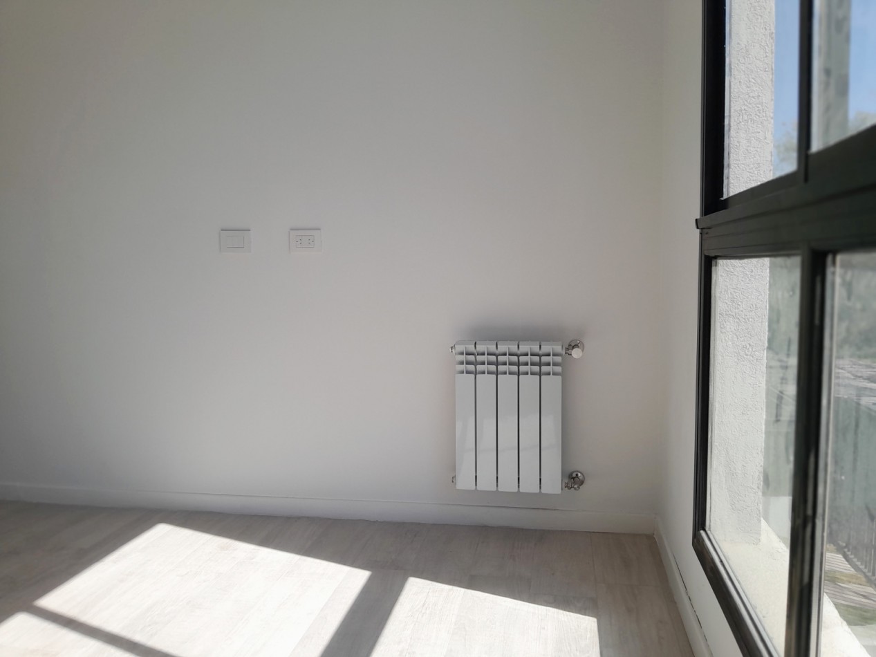 VENDO DUPLEX 3 DORM. + COCHERA HOUSING DISTRITO VEINTE B° NUEVO POETA LUGONES. A ESTRENAR!!!