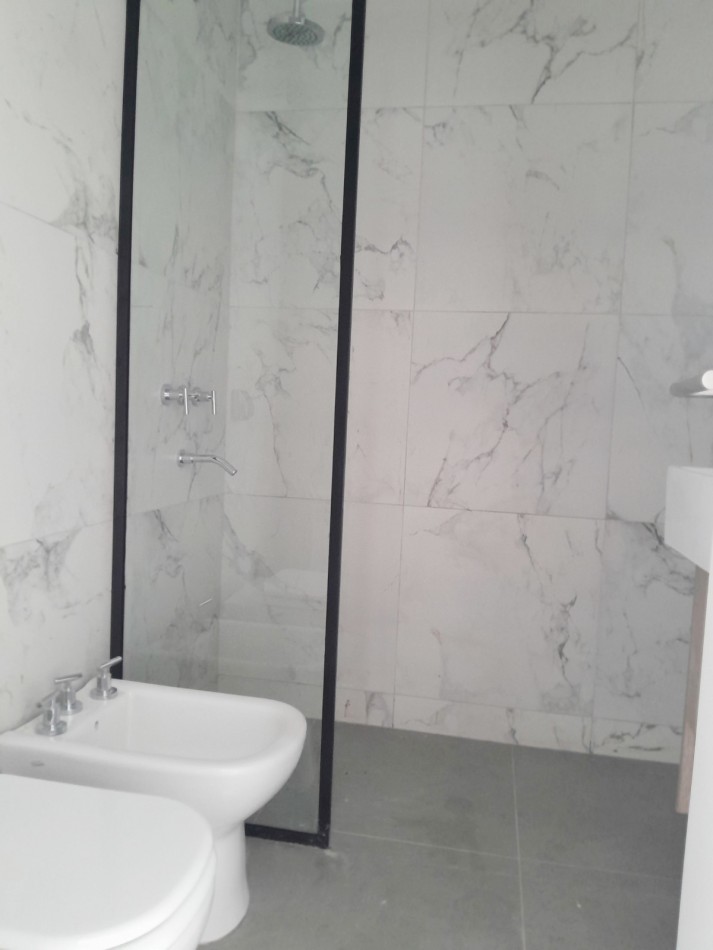VENDO DUPLEX 3 DORM. + COCHERA HOUSING DISTRITO VEINTE B° NUEVO POETA LUGONES. A ESTRENAR!!!