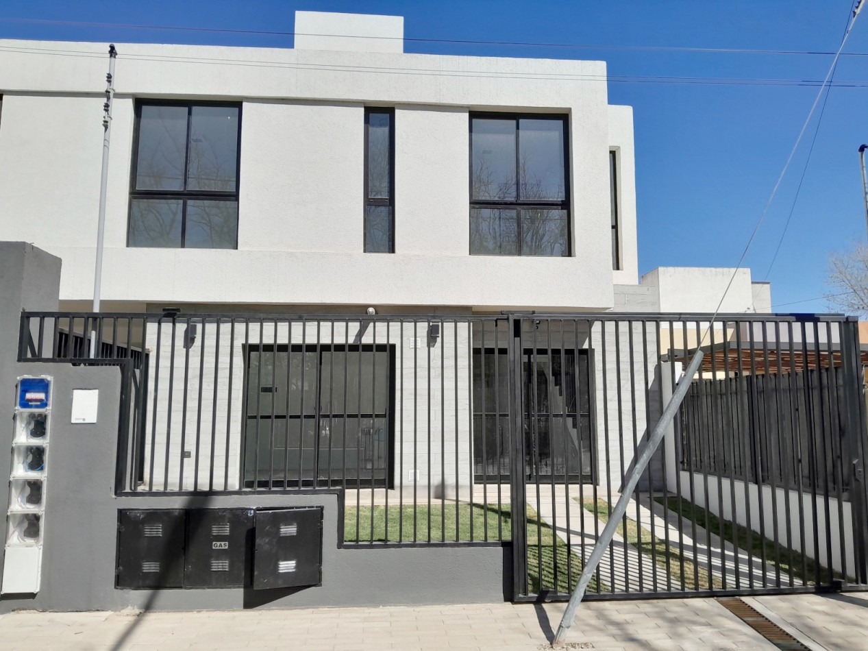 VENDO DUPLEX 3 DORM. + COCHERA HOUSING DISTRITO VEINTE B° NUEVO POETA LUGONES. A ESTRENAR!!!