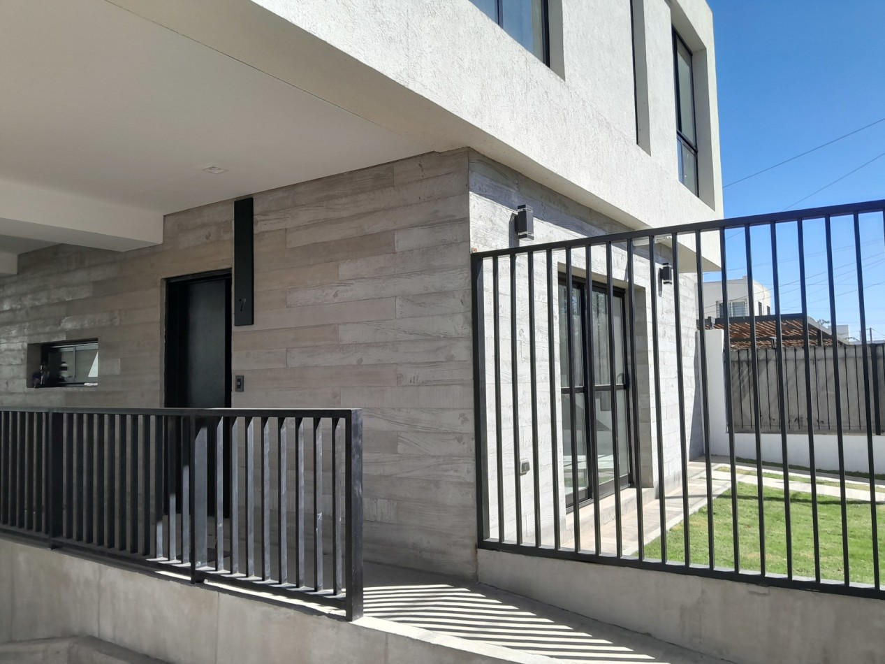 VENDO DUPLEX 3 DORM. + COCHERA HOUSING DISTRITO VEINTE B° NUEVO POETA LUGONES. A ESTRENAR!!!