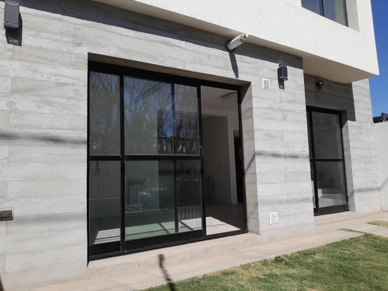 VENDO DUPLEX 3 DORM. + COCHERA HOUSING DISTRITO VEINTE B° NUEVO POETA LUGONES. A ESTRENAR!!!
