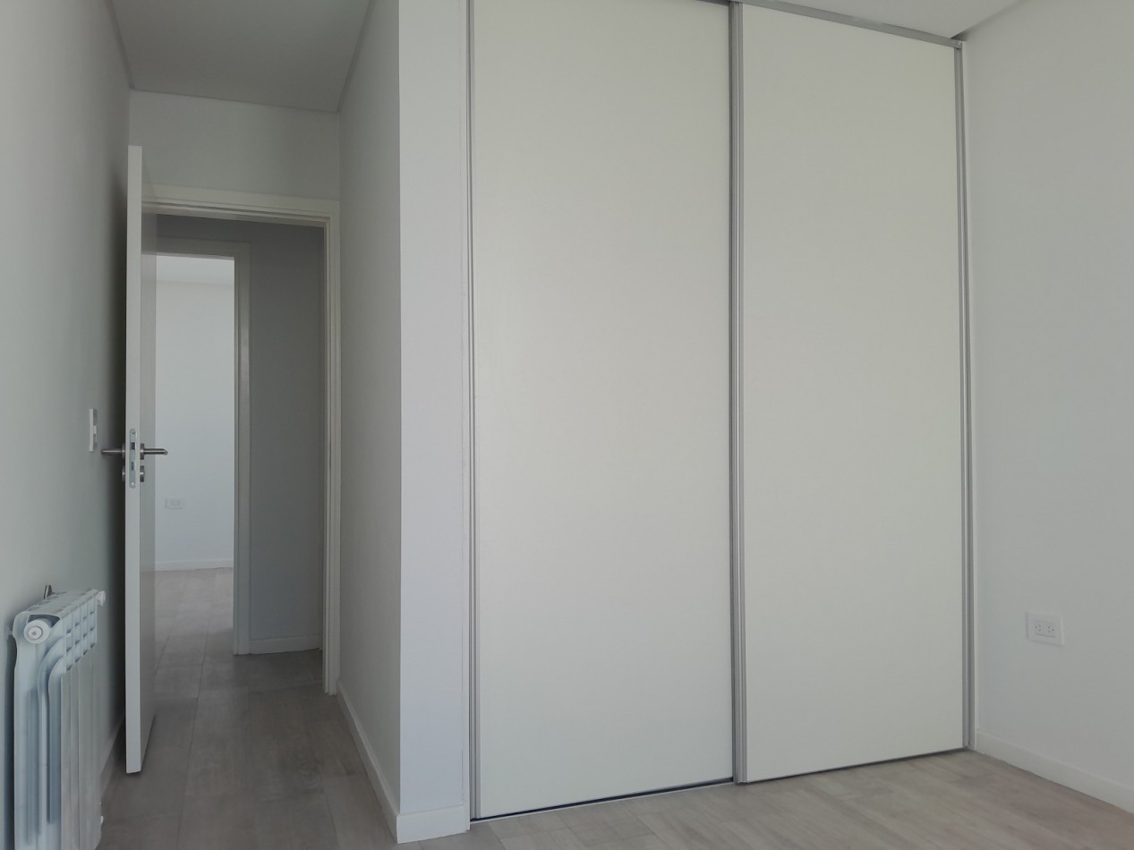 VENDO DUPLEX 2 y ½ DORM. Y 2 COCHERAS. HOUSING DISTRITO VEINTE B° NUEVO POETA LUGONES