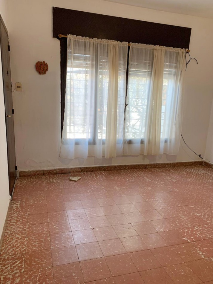 CASA EN VENTA. 2 DORMITORIOS. BARRIO DEAN FUNES.