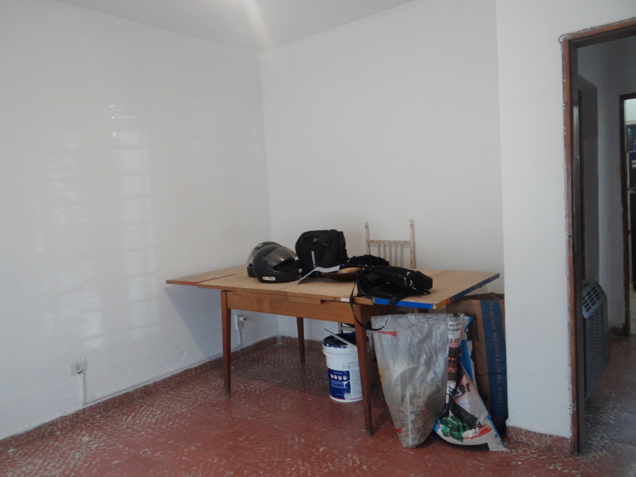 CASA EN VENTA. 2 DORMITORIOS. BARRIO DEAN FUNES.