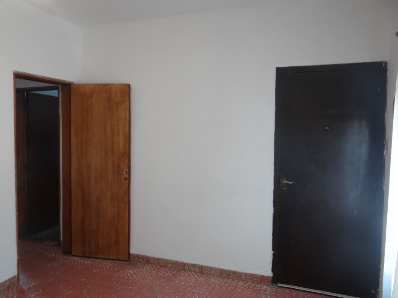 CASA EN VENTA. 2 DORMITORIOS. BARRIO DEAN FUNES.