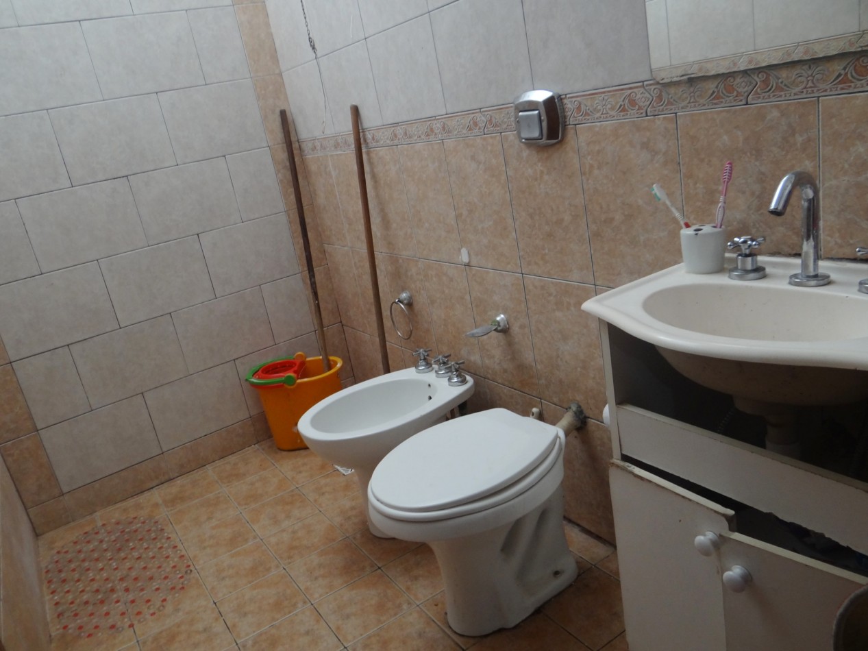 CASA EN VENTA. 2 DORMITORIOS. BARRIO DEAN FUNES.
