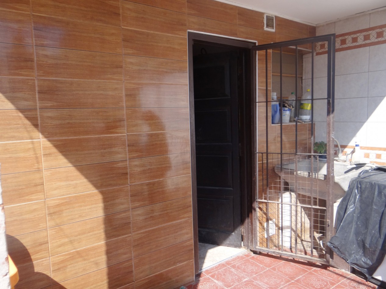 CASA EN VENTA. 2 DORMITORIOS. BARRIO DEAN FUNES.