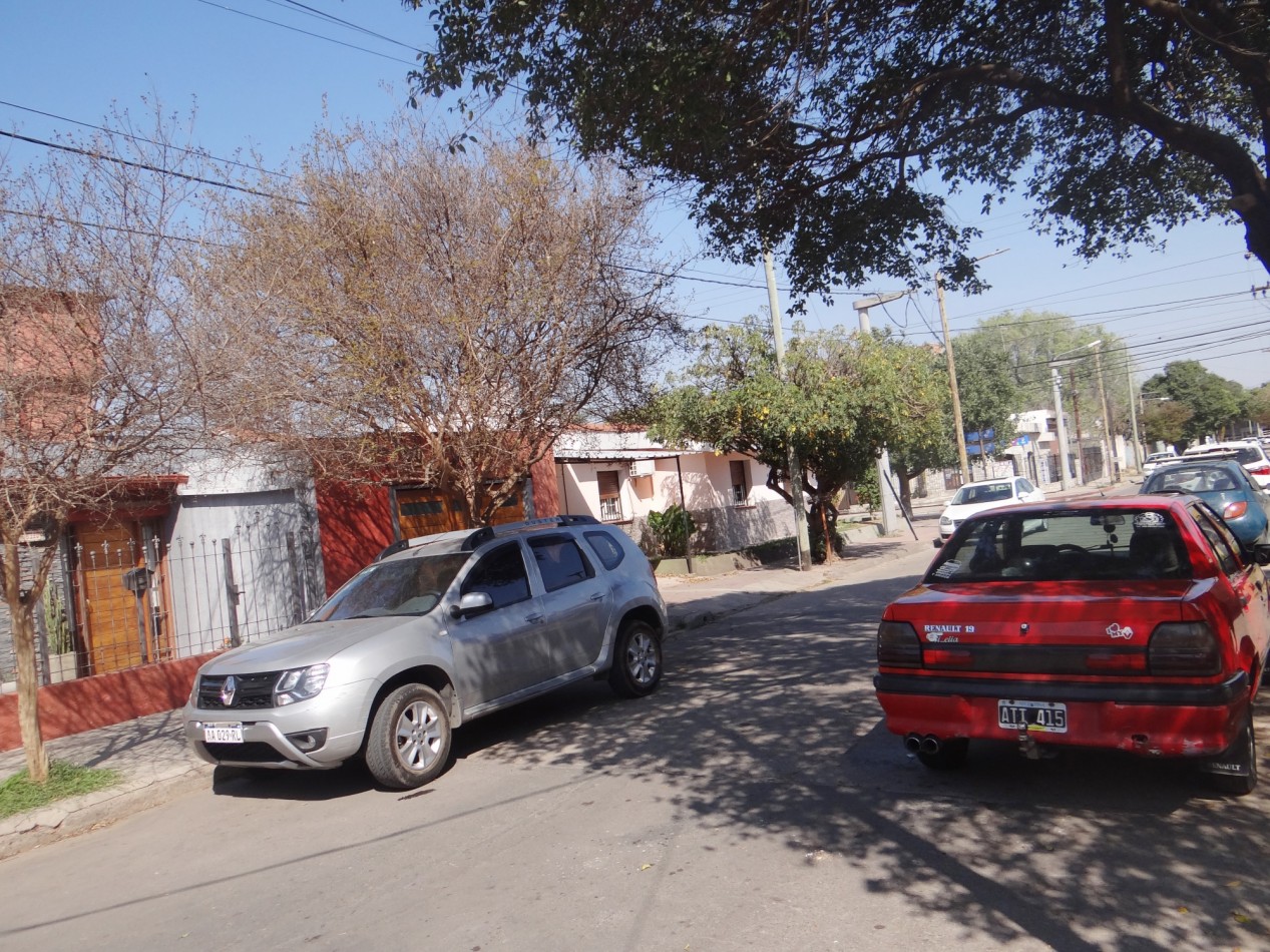 CASA EN VENTA. 2 DORMITORIOS. BARRIO DEAN FUNES.