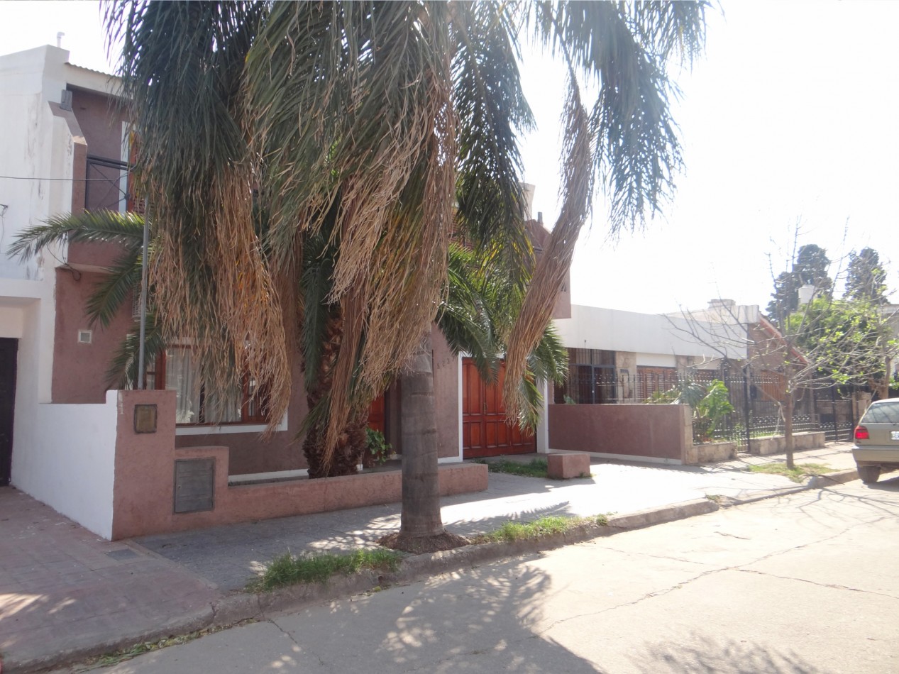 CASA EN VENTA. 2 DORMITORIOS. BARRIO DEAN FUNES.