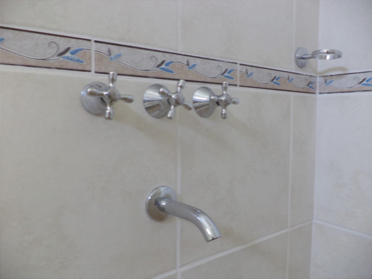 VENDO CASA 3 DORM. CON GRAN SALON B° VILLA CABRERA. RECICLADA. RECIBO MENOR!!!