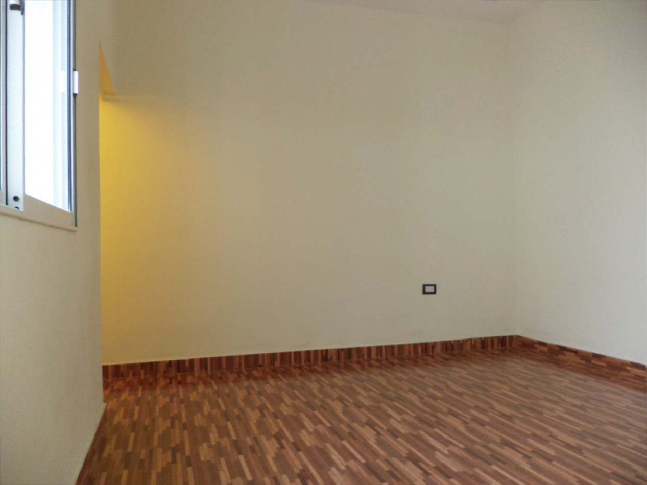 VENDO CASA IDEAL OFICINA, ESTUDIO O TALLER B° VILLA CABRERA. RECIBO MENOR!!!
