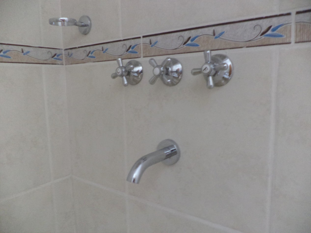VENDO CASA IDEAL OFICINA, ESTUDIO O TALLER B° VILLA CABRERA. RECIBO MENOR!!!