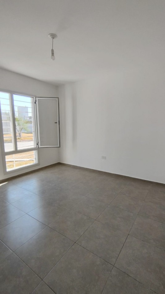 CASA EN VENTA. 2 DORMITORIOS. DON BOSCO DE HORIZONTE. PLAN 100% PAGADO!!!