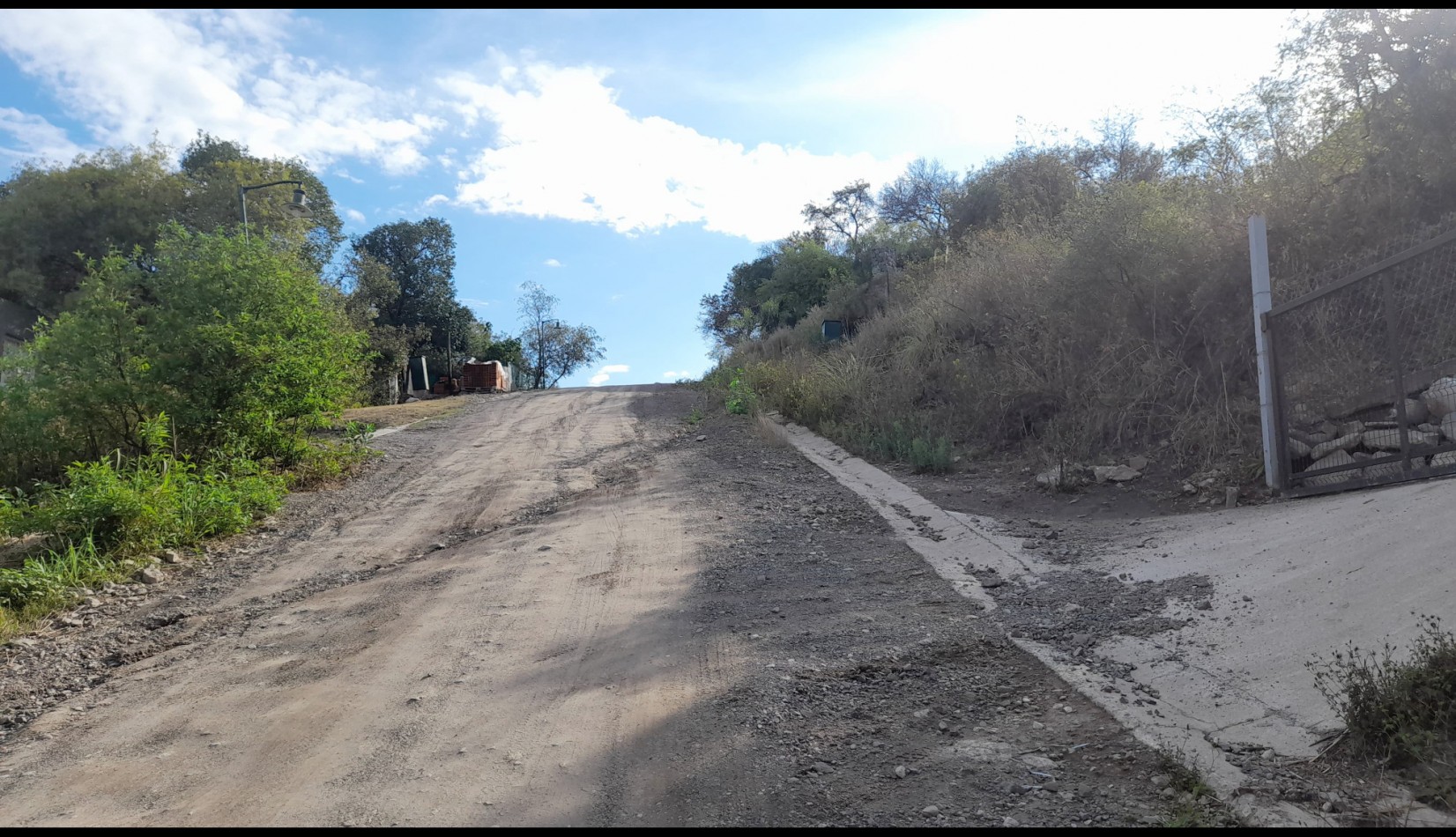 TERRENO EN VENTA. 840 m2. SIERRA NUEVA MENDIOLAZA. LISTO P/ESCRITURA.