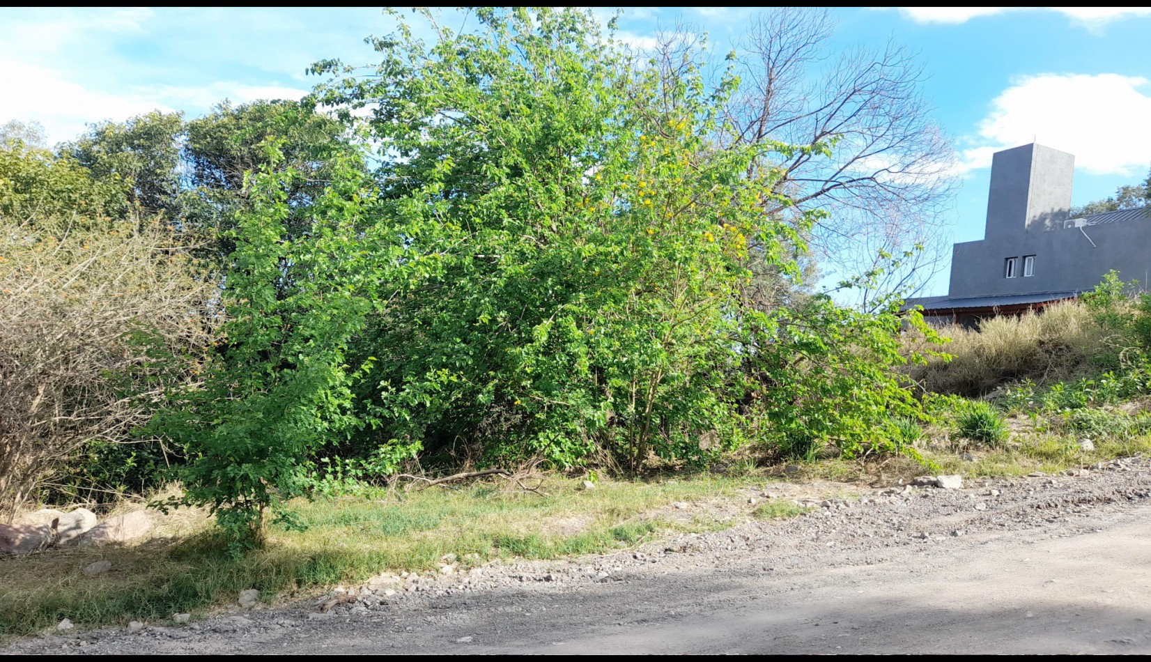 TERRENO EN VENTA. 840 m2. SIERRA NUEVA MENDIOLAZA. LISTO P/ESCRITURA.