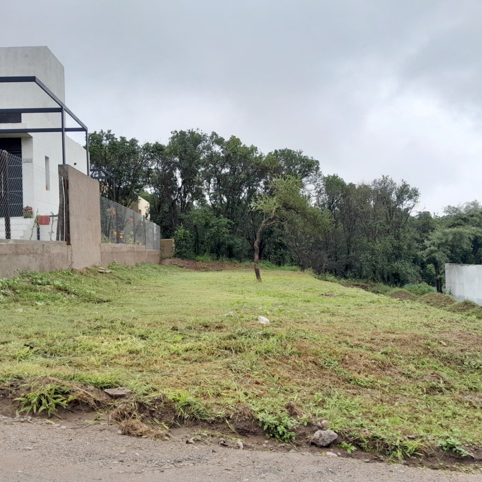 TERRENO EN VENTA 300M. B° VILLA CATALINA-RIO CEBALLOS C/ESCRITURA
