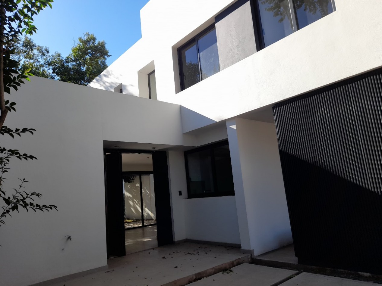 VENDO CASA 3 DORM. VILLA CATALINA. APTO CREDITO!!!