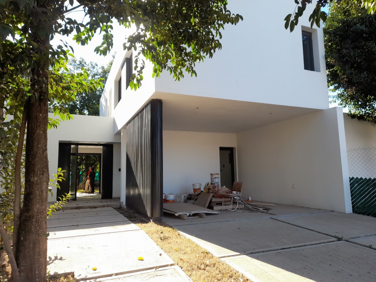 VENDO CASA 3 DORM. VILLA CATALINA. APTO CREDITO!!!