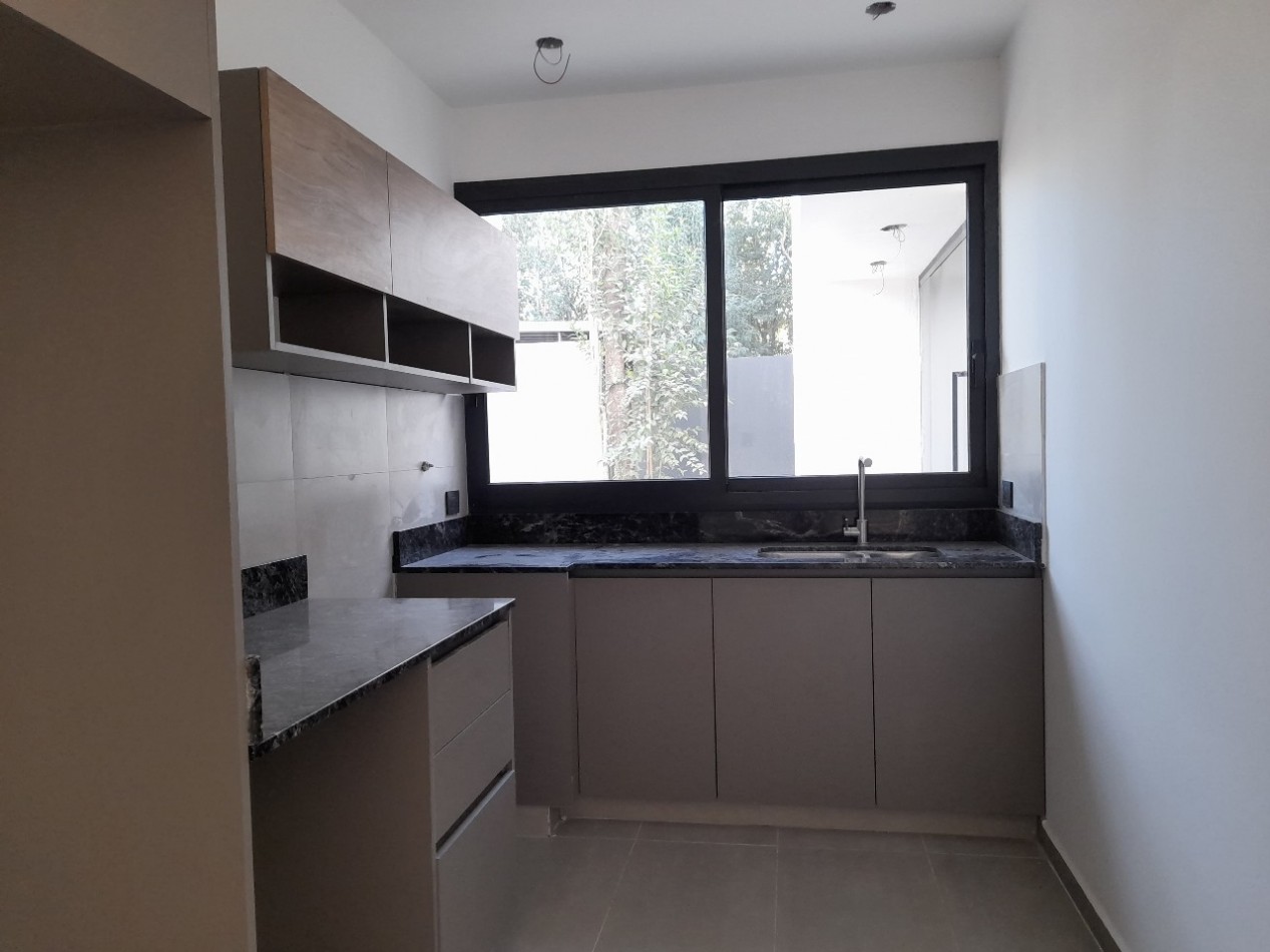 VENDO CASA 3 DORM. VILLA CATALINA. APTO CREDITO!!!
