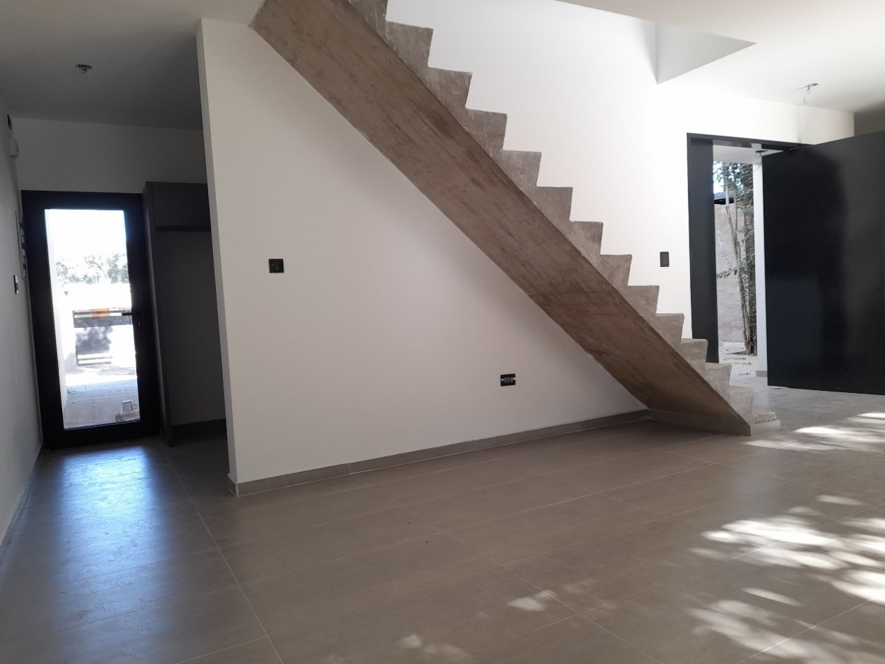 VENDO CASA 3 DORM. VILLA CATALINA. APTO CREDITO!!!